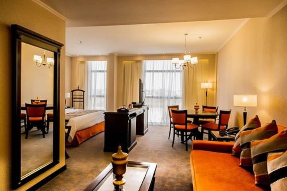 CARNAVAL HOTEL CASINO 38/52