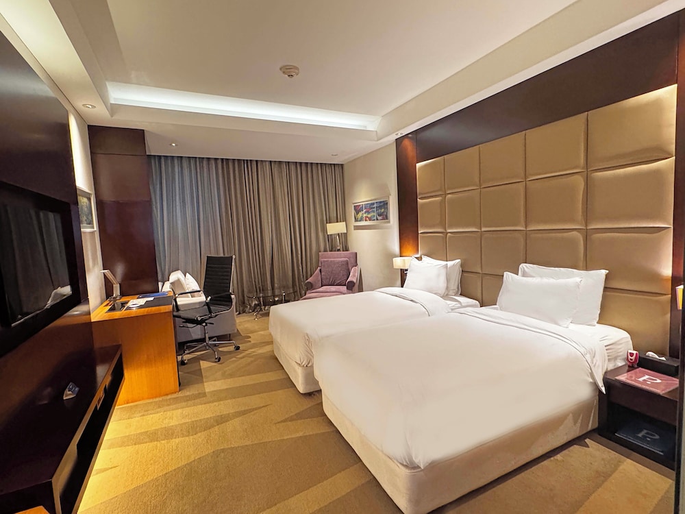 Radisson Blu Chattogram Bay View 20/70