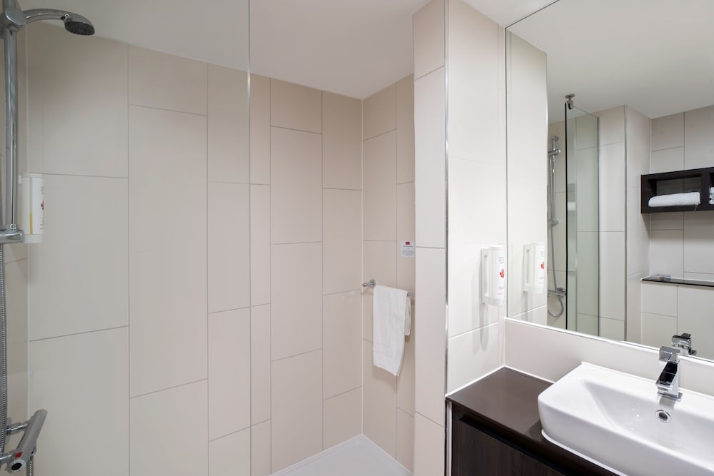 Ramada by Wyndham Leeds East 9/47