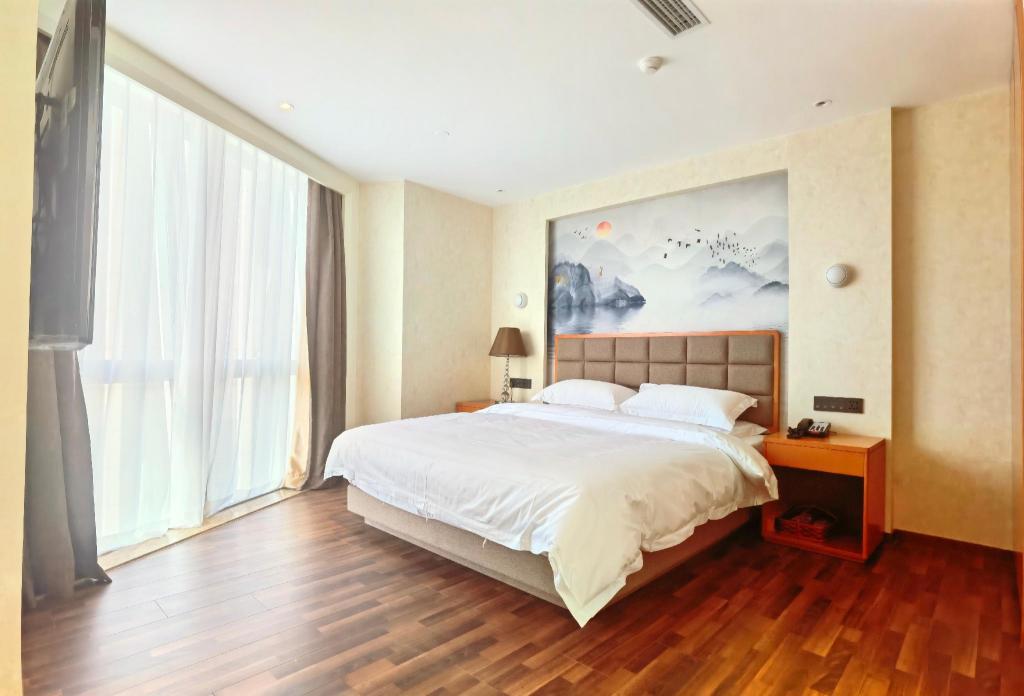 Family Suite, Business, King Bed