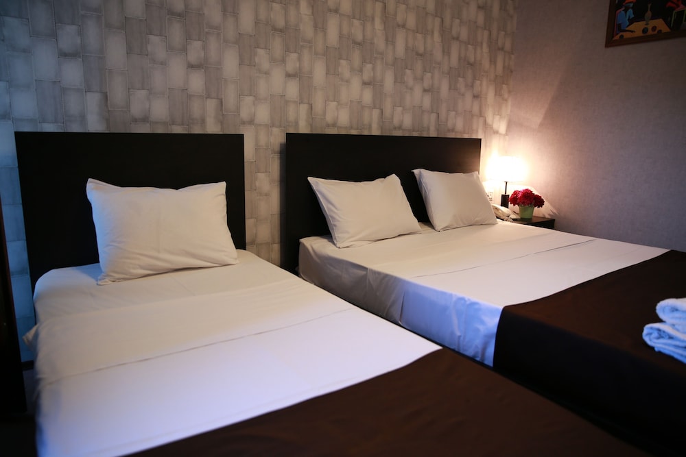 HOTEL MARLYN 13/71