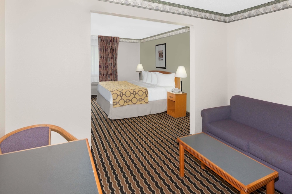 Baymont by Wyndham Fort Wayne 3/21