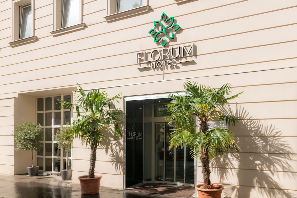 Florum Hotel (Ex Tabor Hotel) 2/56