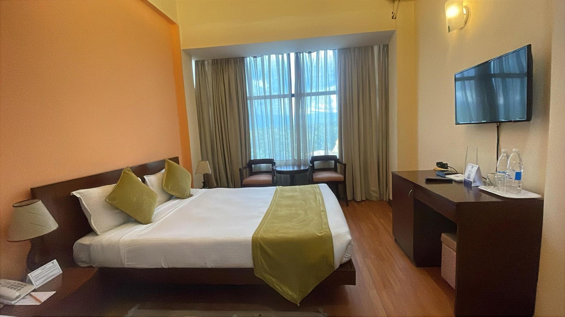 Deluxe, Suite, Golf Course View