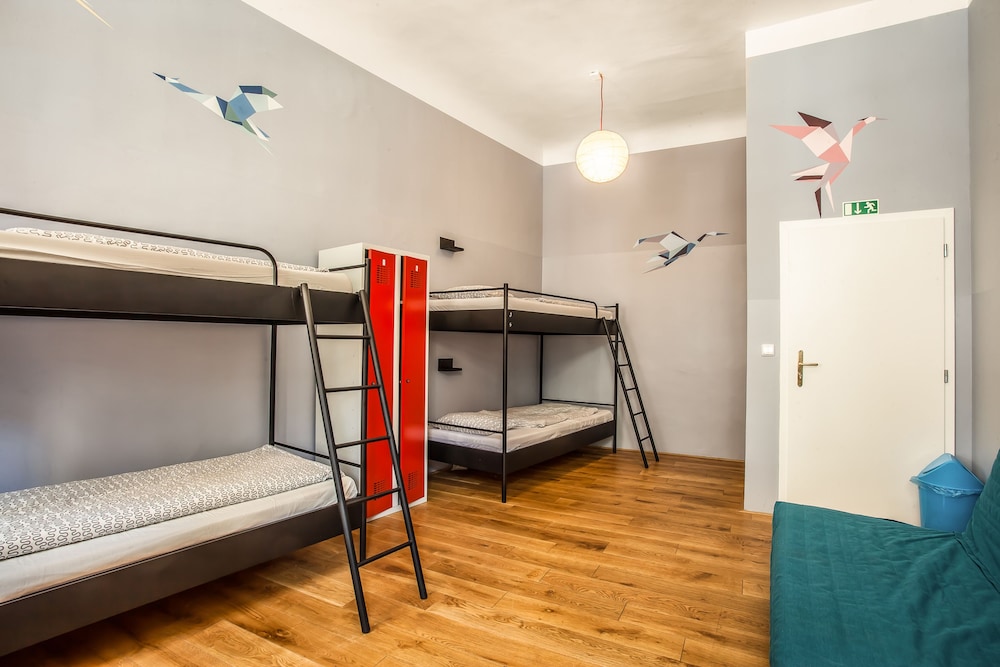 Ahoy Hostel 32/40