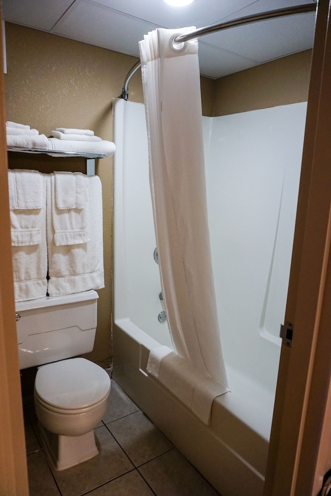 Boarders Inn and Suites by Cobblestone Hotels - Grand Island 19/75