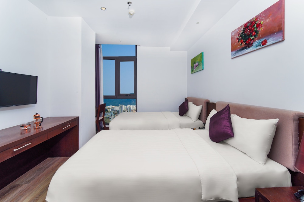 Golden Sun Hotel 41/60