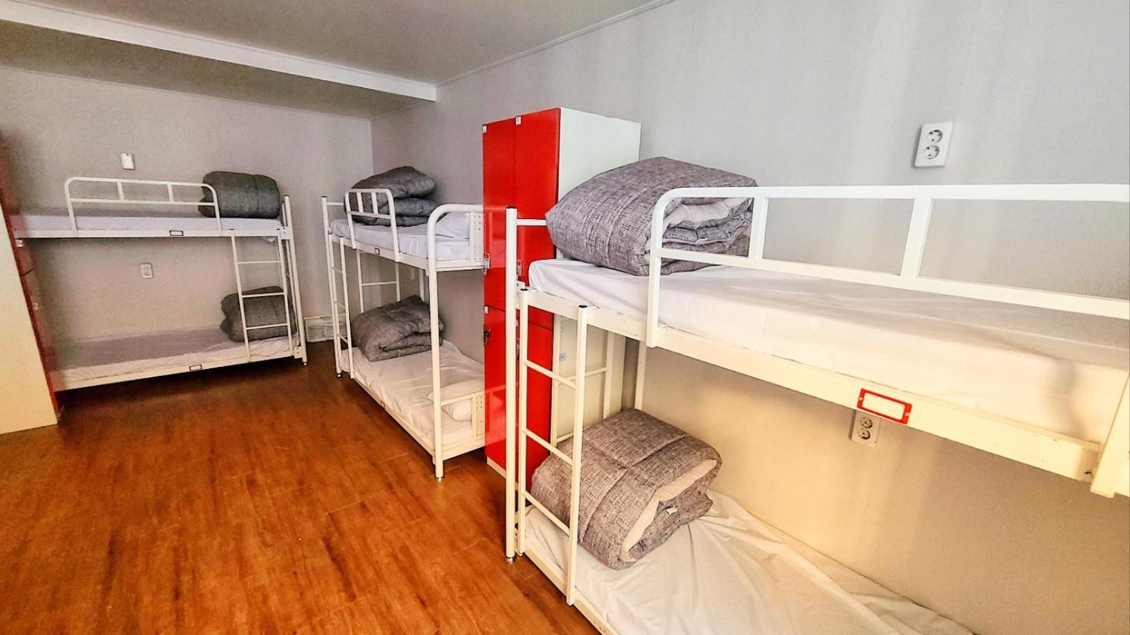 Female Dorm, 10 Beds