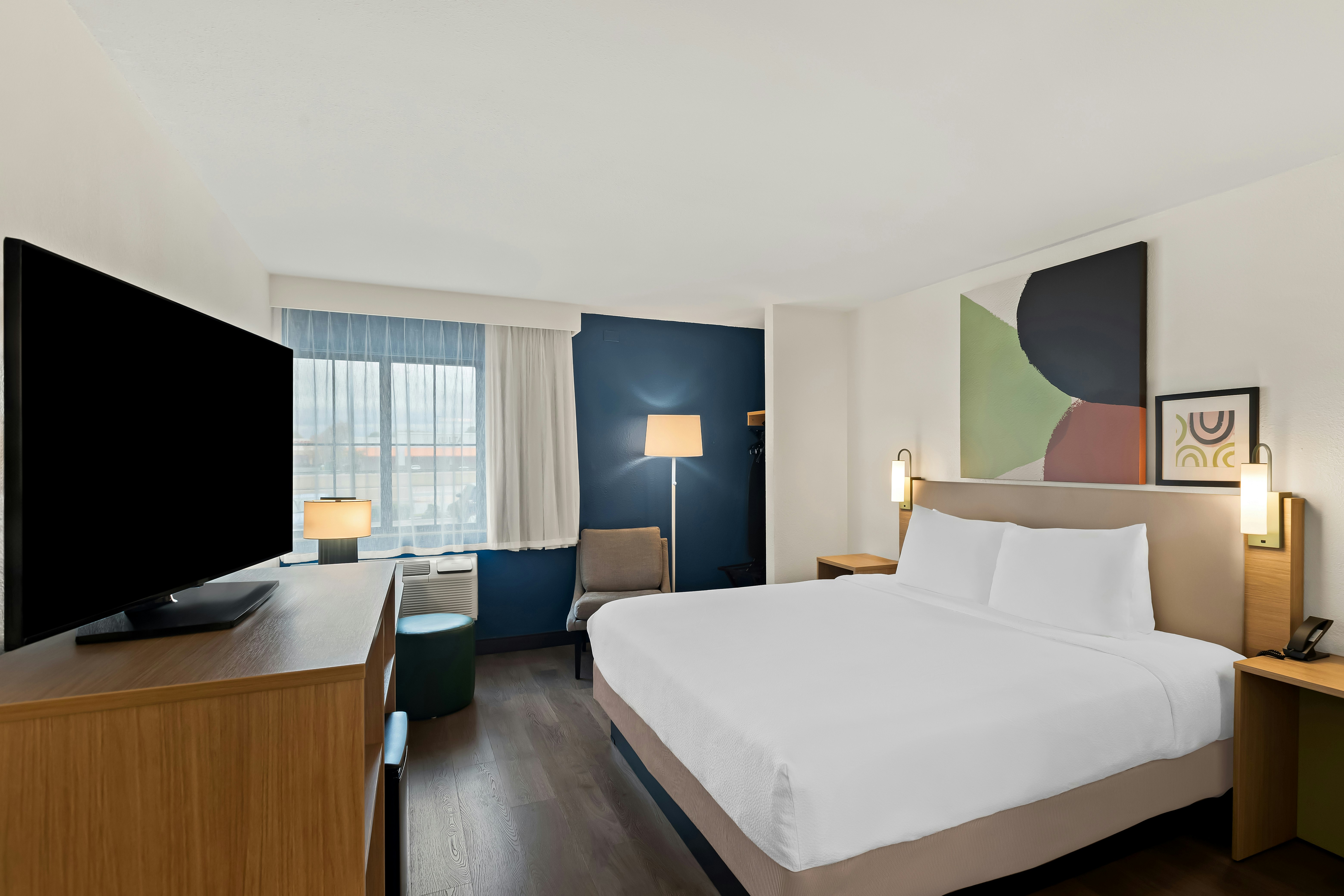 ROOM, KING BED, ACCESSIBLE