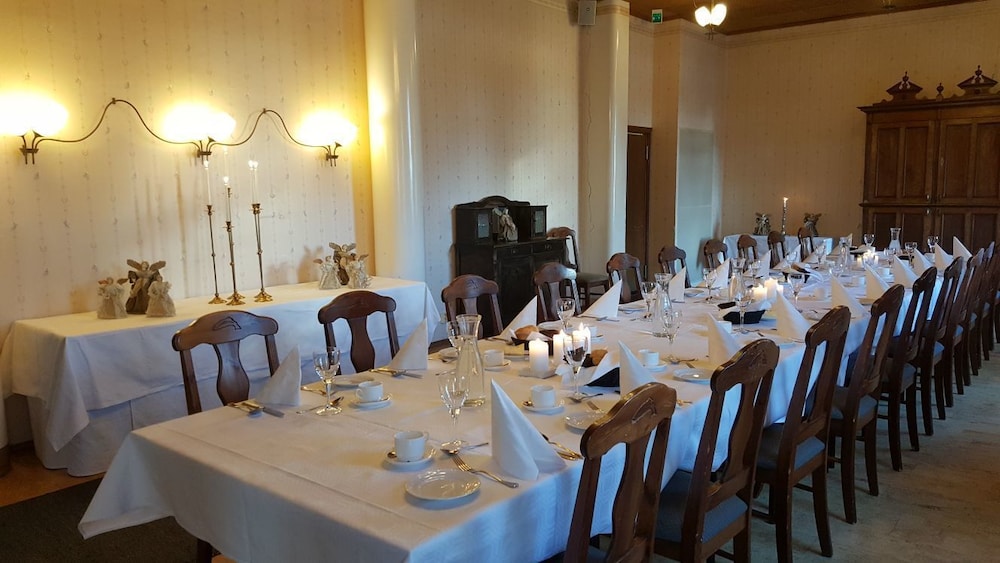 restaurant cafeteria