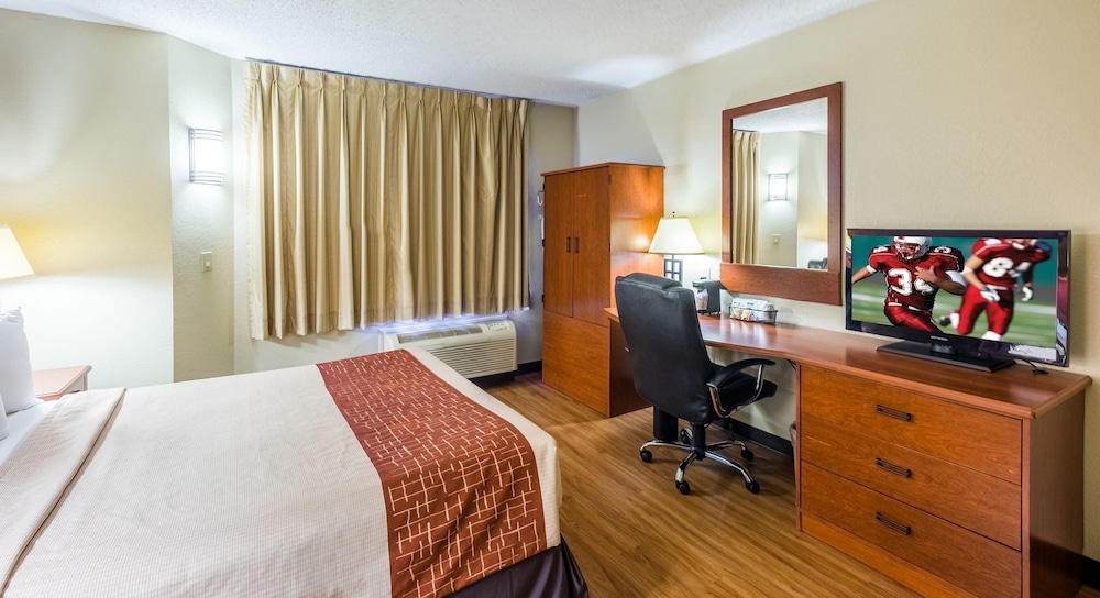 GreenTree Inn Houston IAH Airport 19/48