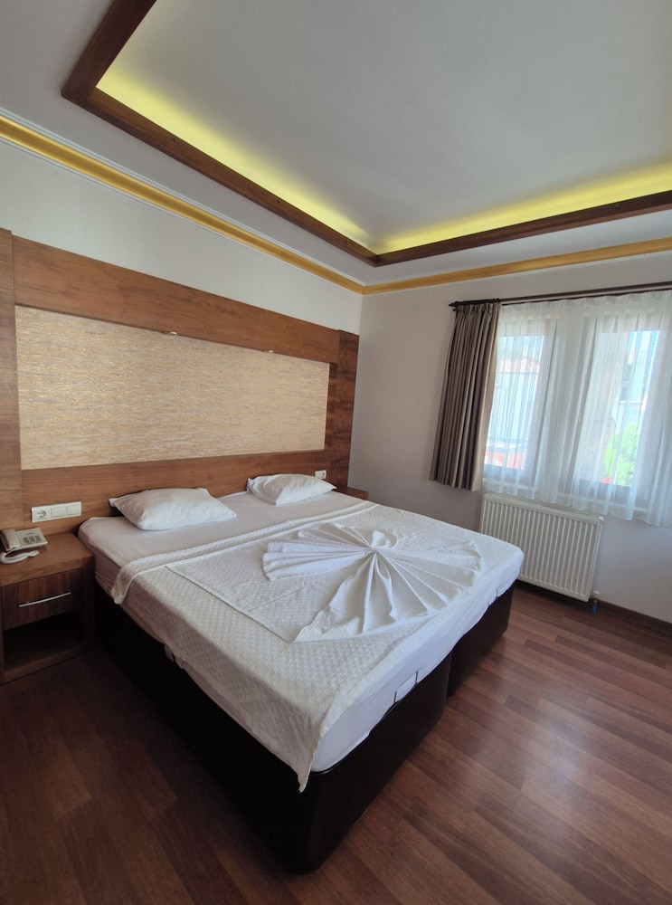 Dinara Hotel 21/66