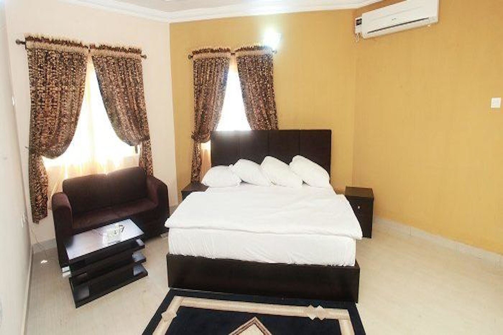 3 BEDROOMS, APARTMENT