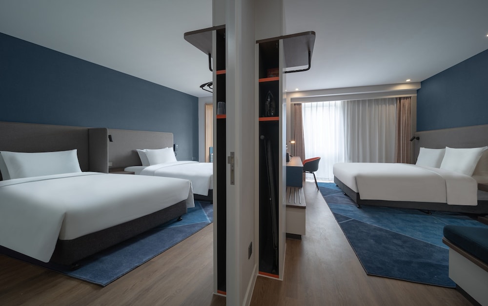 Holiday Inn Express Nanjing Happy Valley 12/40
