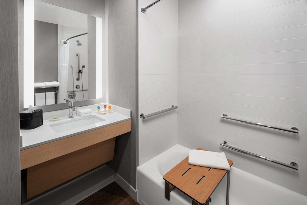 Hyatt Place Atlanta / Perimeter Center 49/49
