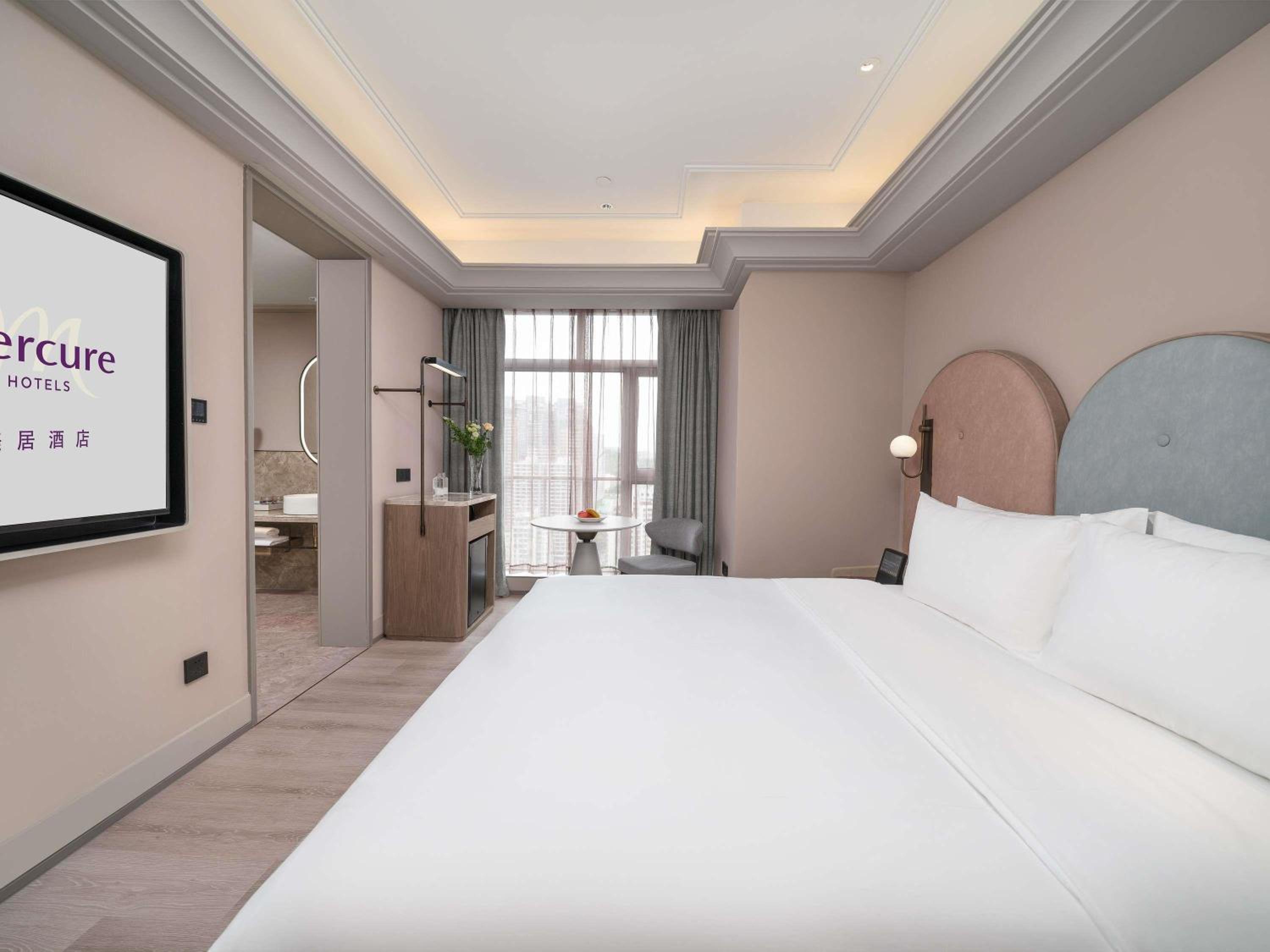 SUPERIOR KING ROOM H