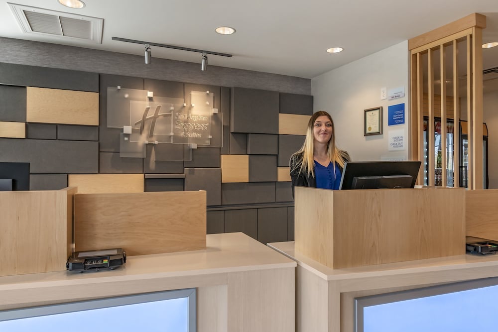 Holiday Inn Express And Suites Carlisle Southwest I-81 11/42