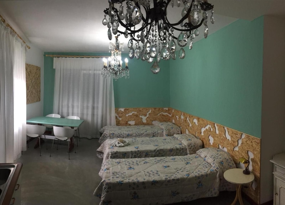 Venice Treviso Airport Bed 23/29