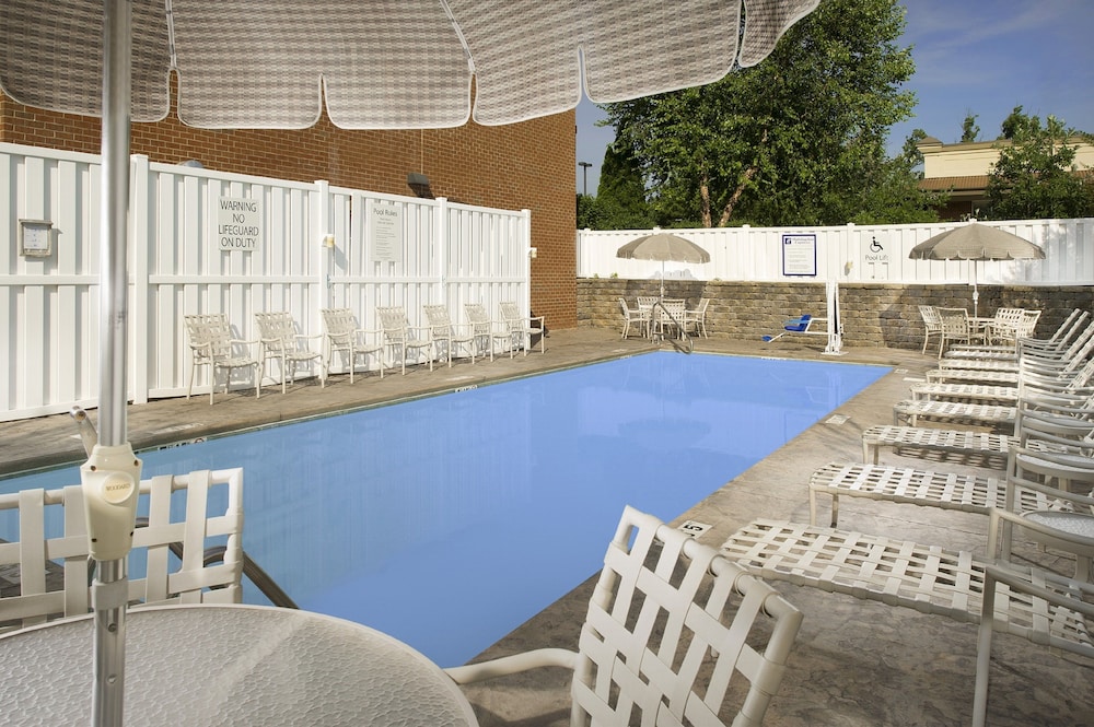HOLIDAY INN EXPRESS & SUITES CHARLOTTESVILLE - RUCKERSVILLE 1/54
