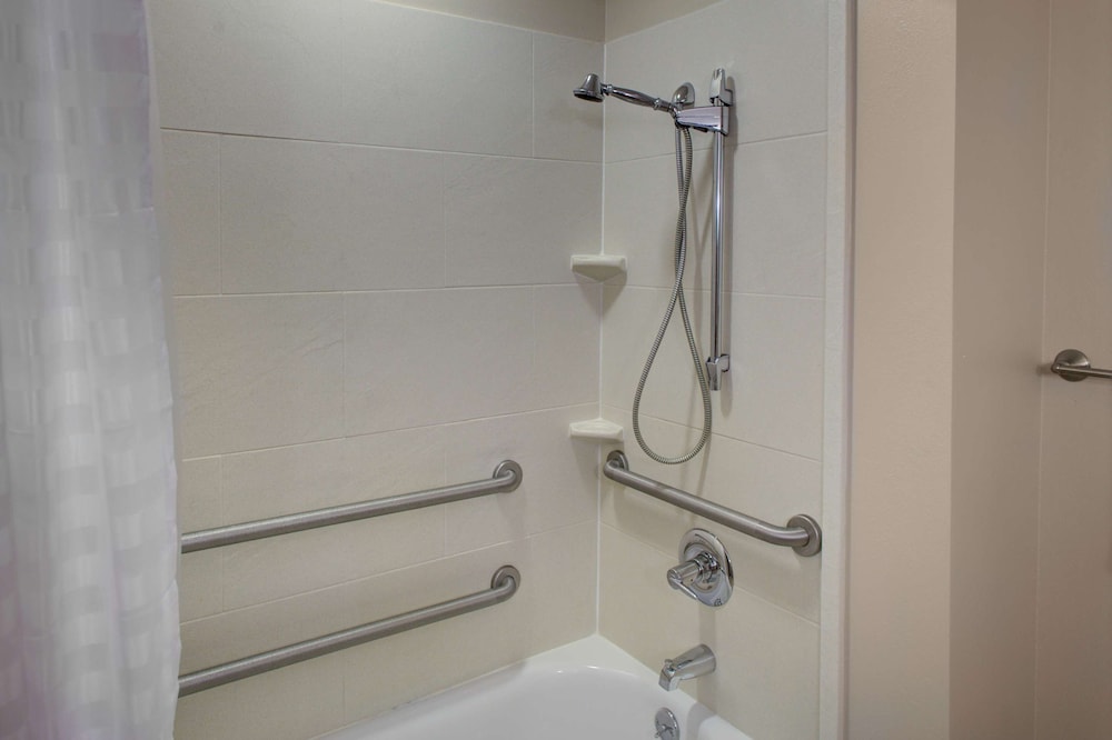 HYATT HOUSE SHELTON 25/27