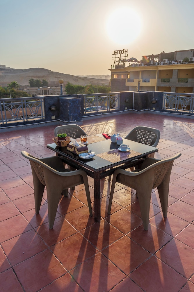 Regency Pyramids View Hotel 46/57