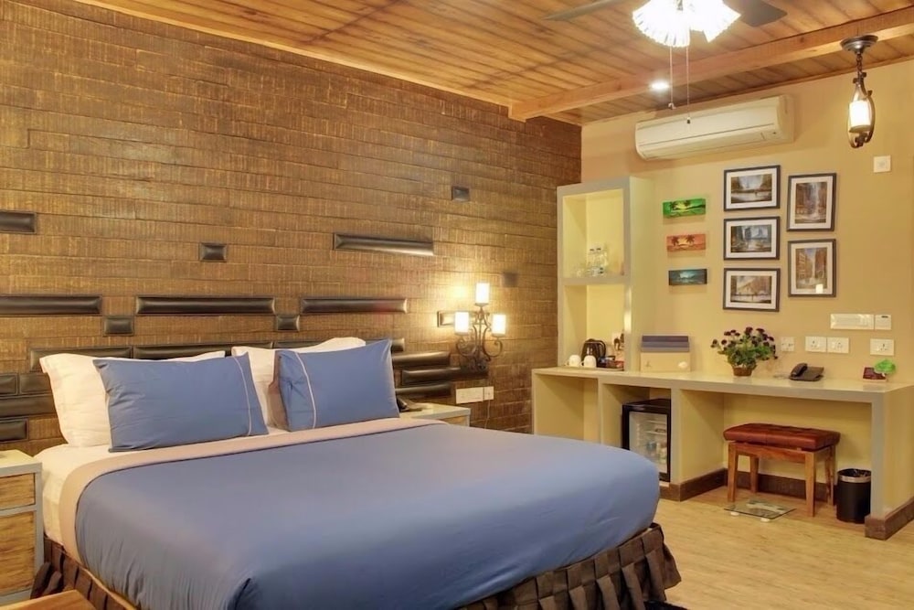 The Baga Beach Resort 12/66