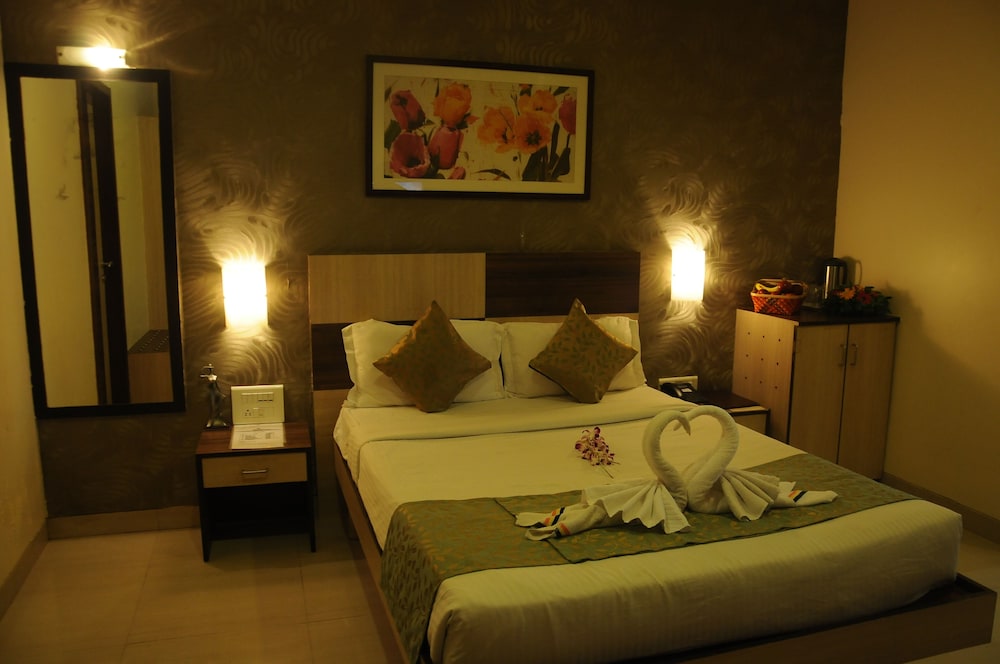 HOTEL MADHAV 10/34