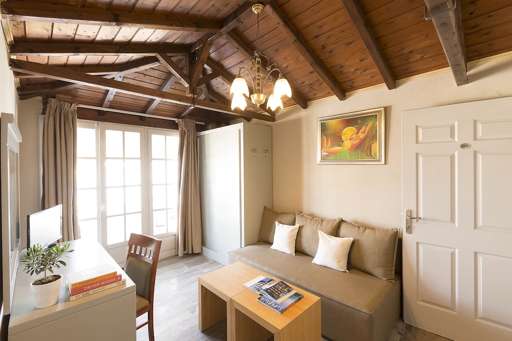 Nimfi Hotel, Skiathos 30/50