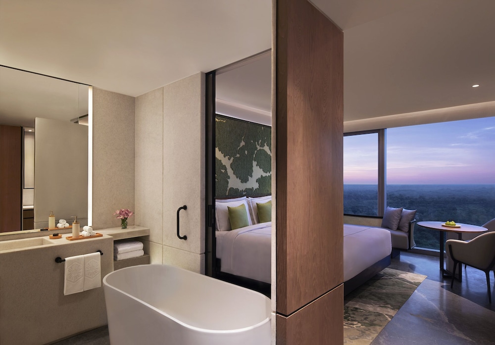 Serene, Forest, Luxury, King Bed, Forest View