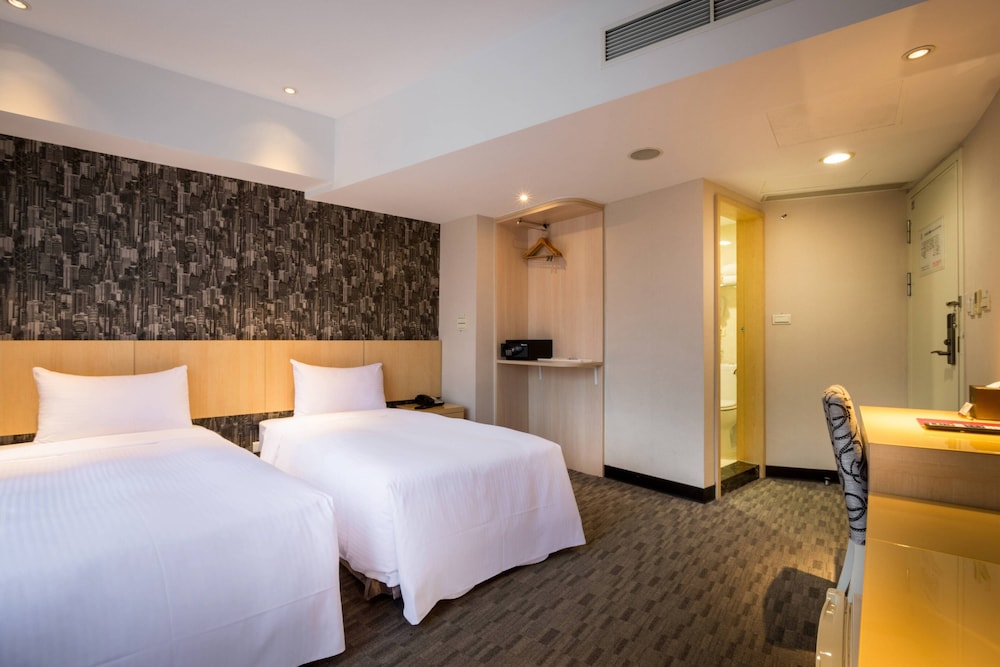 Hotel B 12/50
