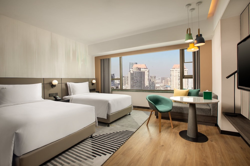 Holiday Inn Shanghai Nanjing Road 15/75