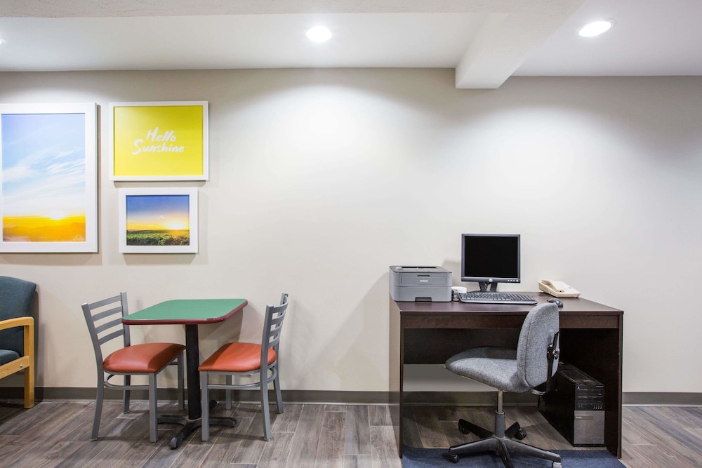 Days Inn By Wyndham Hays 39/43