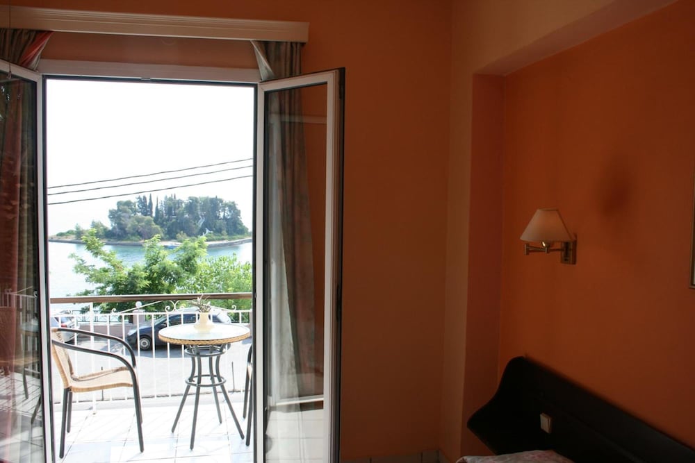 Aegli Hotel 35/64