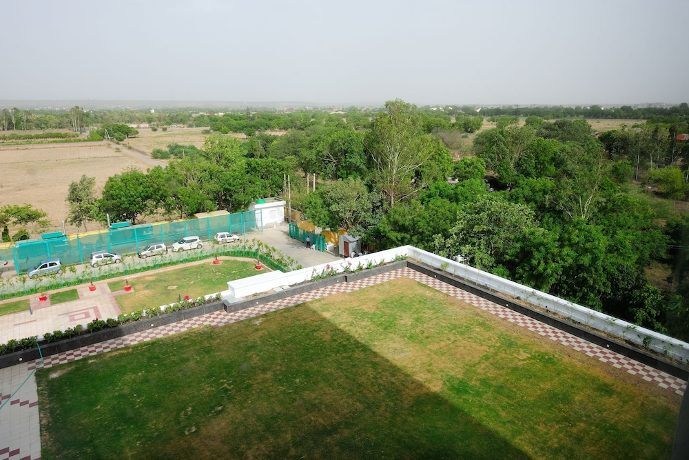Gurmon Hotels Sohna Road Gurugram a Member of Radisson Individuals 73/75
