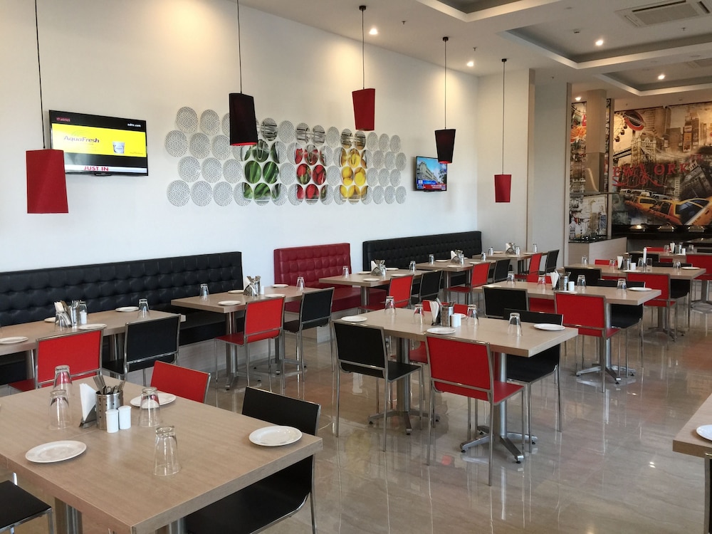 Red Fox Hotel Sector 60 Gurugram 53/62