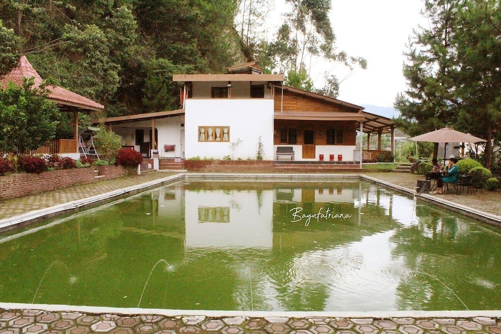 Villa Bayu Lembang 32/35