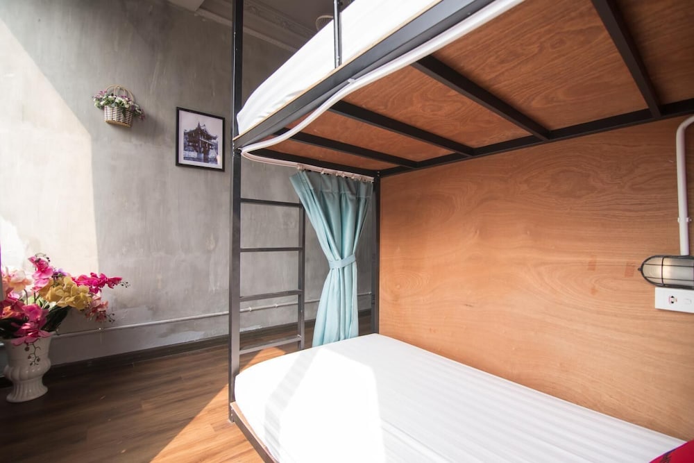 Soft Pillow Hostel - Adults Only 15/45