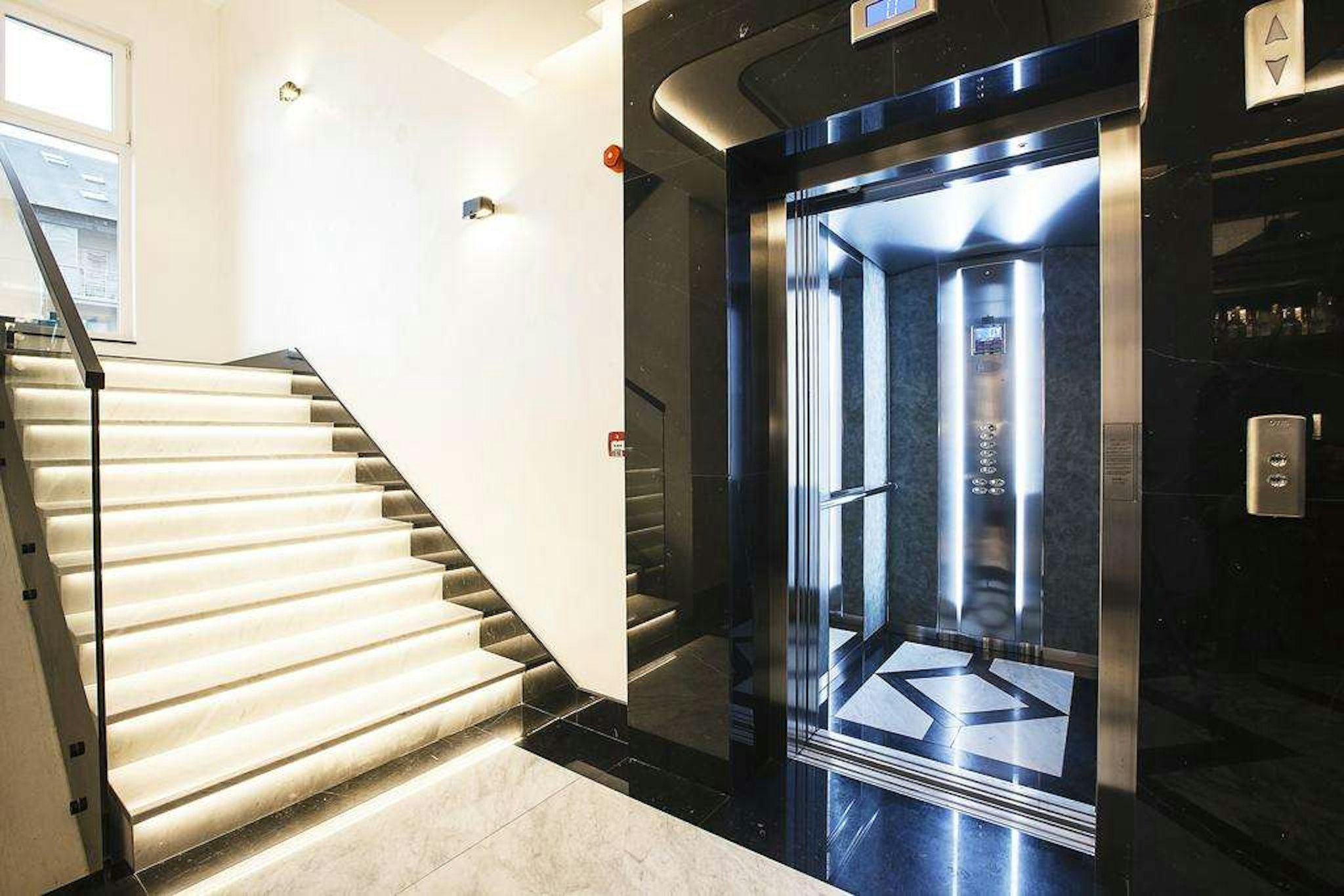 SKY HOTEL 36/49