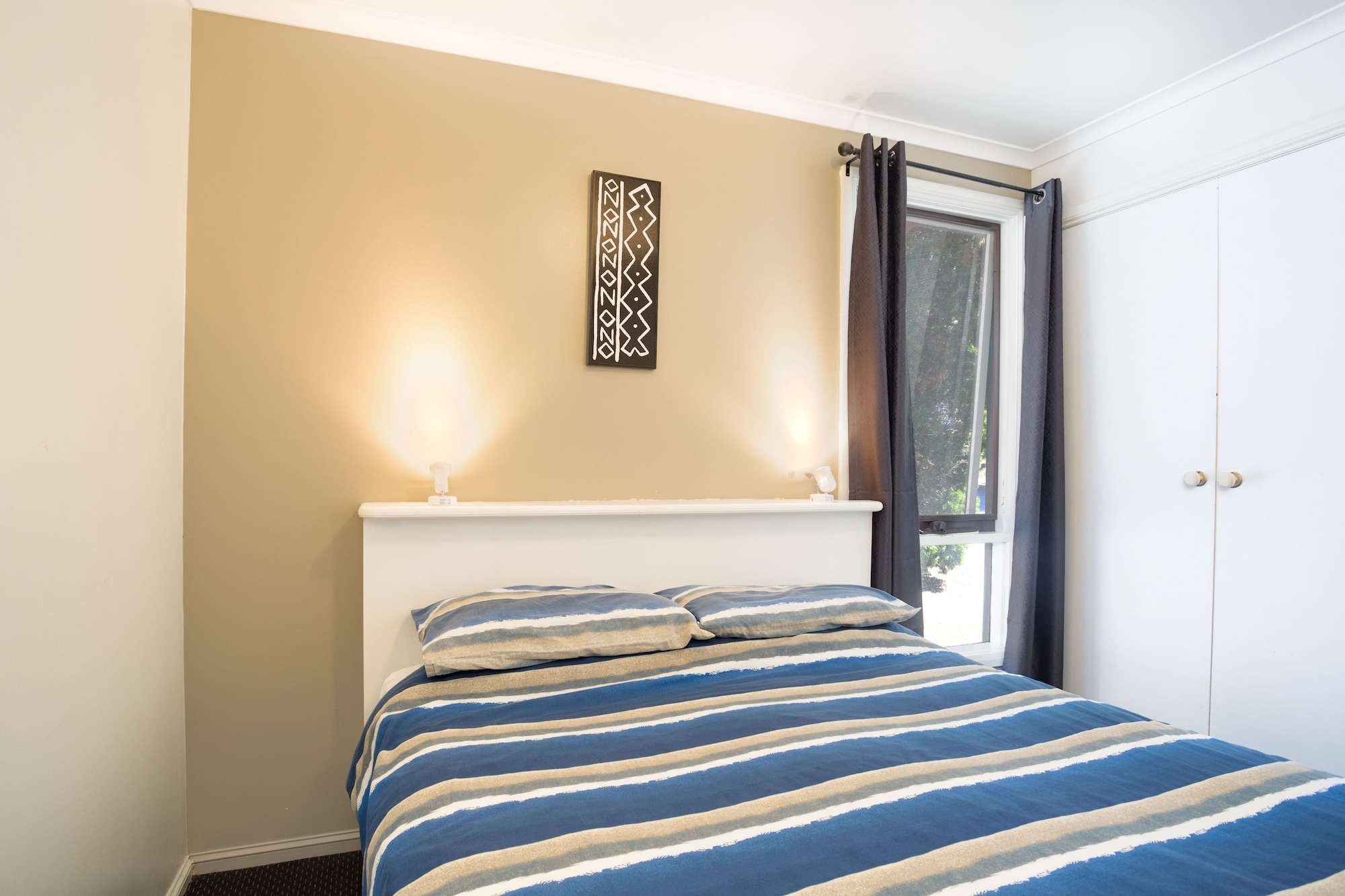 2 Bedrooms, Hideaway, Chalet, Queen and Twin Beds