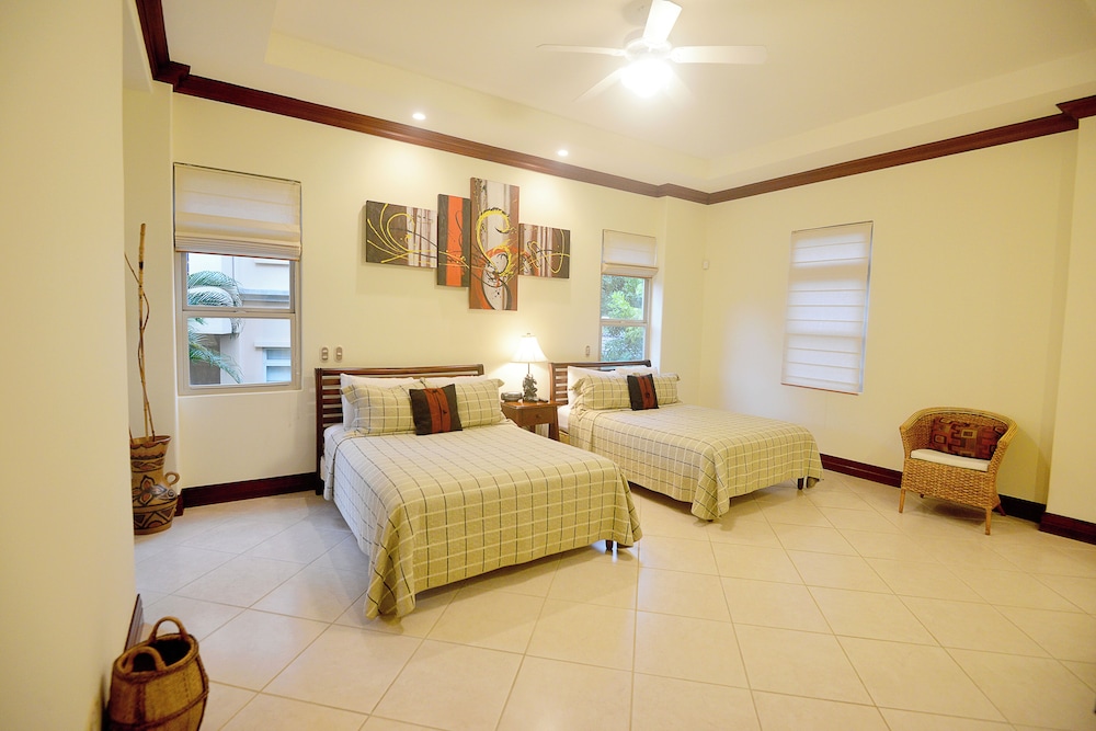 3 Bedrooms, Condo, Premium, King Bed, 2 Double and Twin Beds، Hrg Condos At Los Suenos 10/10