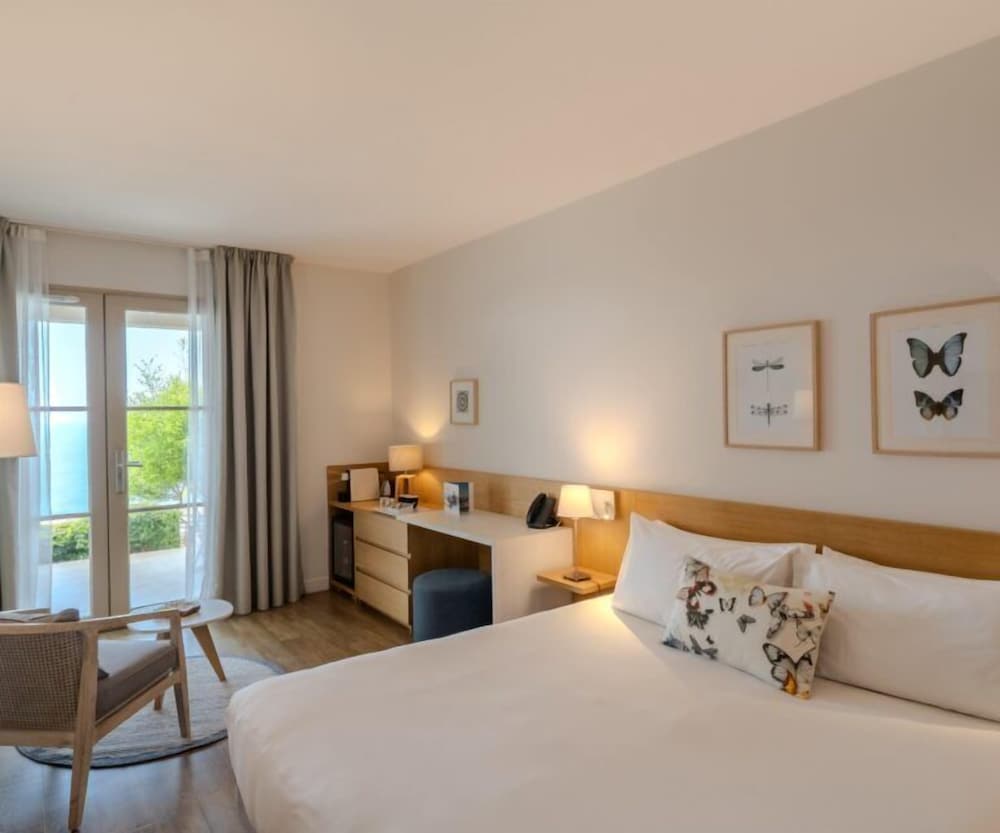 Superior, Queen Bed, Sea View, Ground Floor
