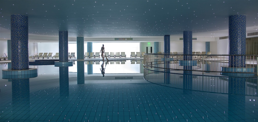 swimming pool spa