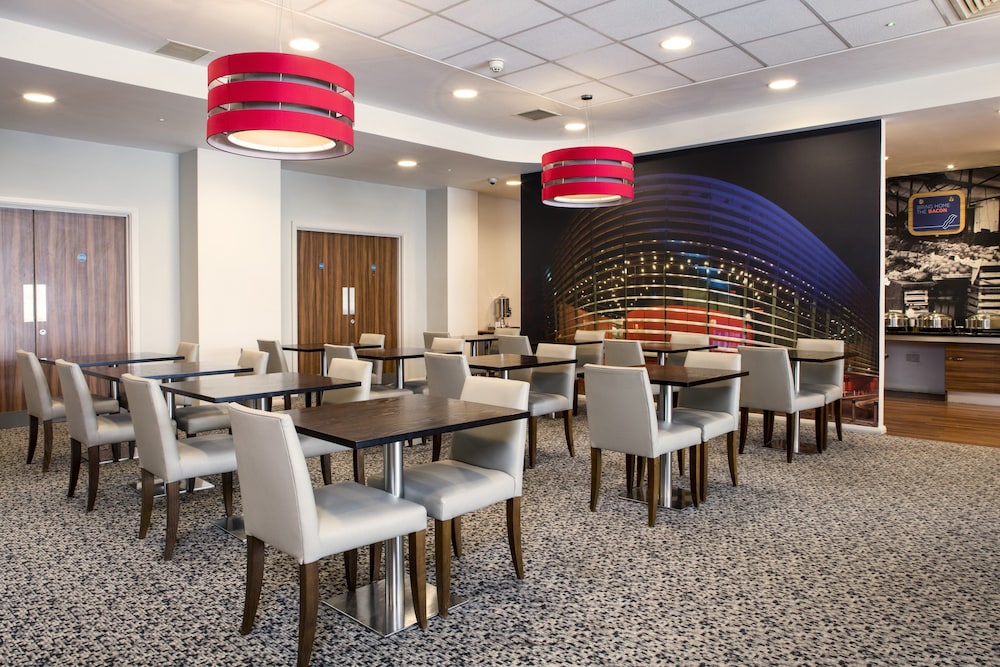 HOLIDAY INN EXPRESS LEICESTER CITY 41/58