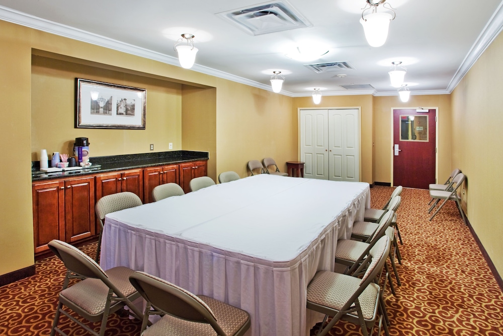 Holiday Inn Express Hotel And Suites Macon West 52/63