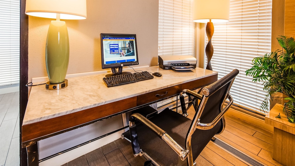 SureStay by Best Western Kansas City Country Inn North 41/46