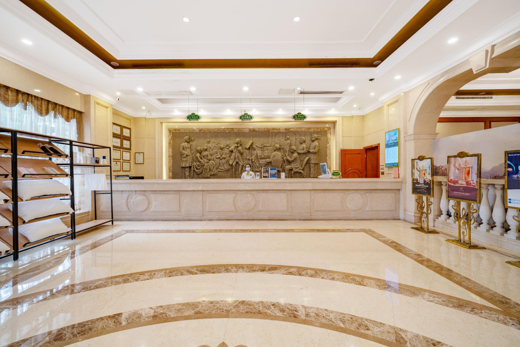 Vienna International Hotel (Shenzhen Bantian Huancheng South Road) 10/35