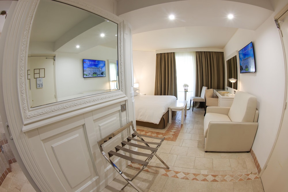 Hostellerie De L Abbaye 25/50