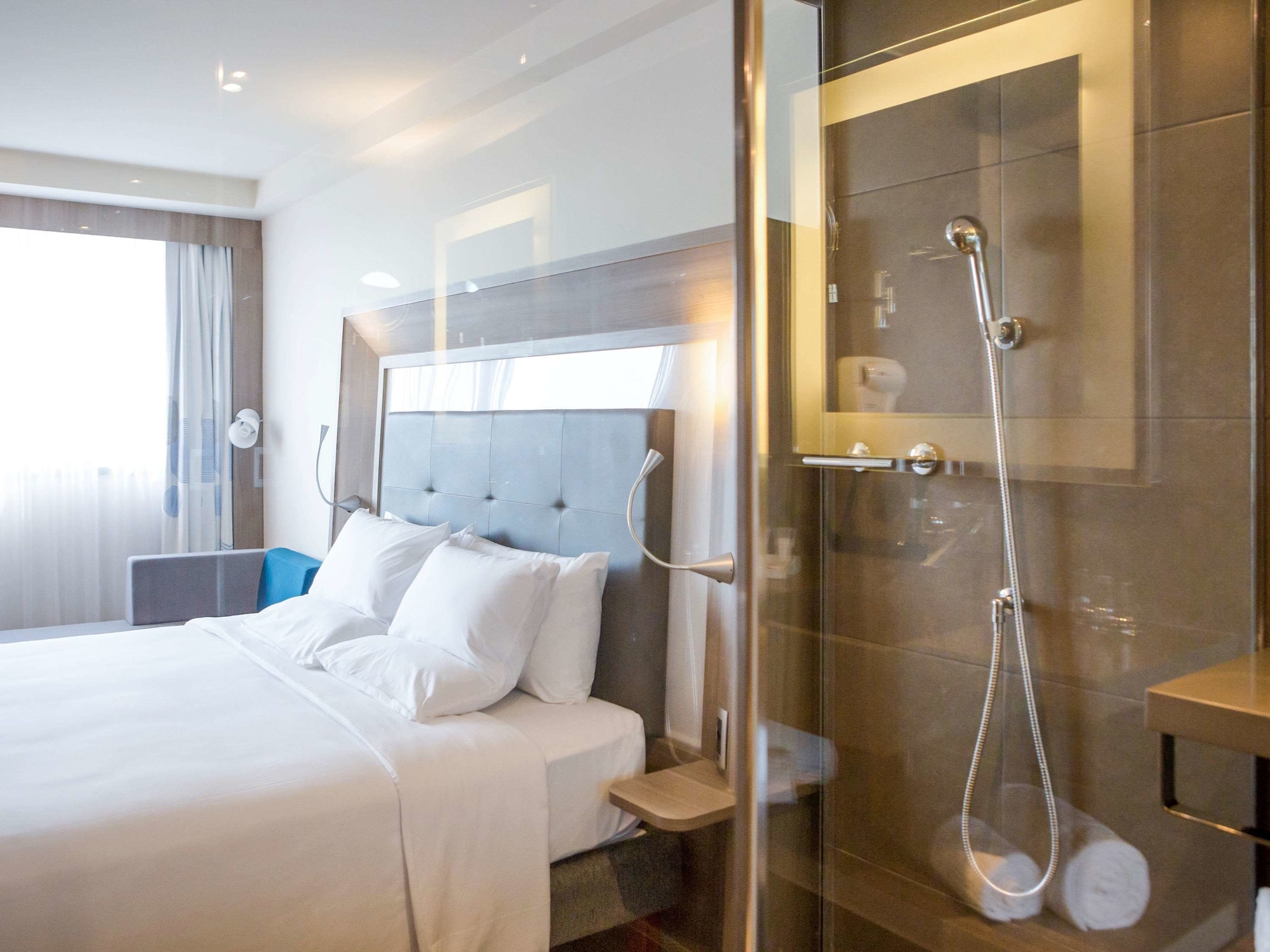 SUPERIOR, APARTMENT, TWIN BEDS