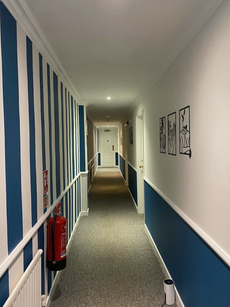 The George Hotel 20/30