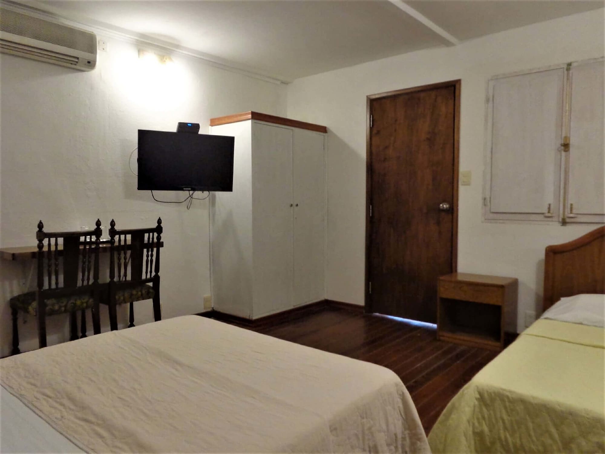 غرفة أساسية ثلاثية بسرير مزدوج وسرير فردي، Hotel Casablanca 7/10